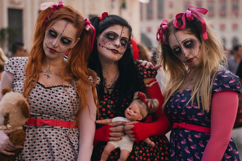 Zombie women cosplayers