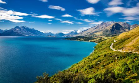 New Zealand lake and mountains